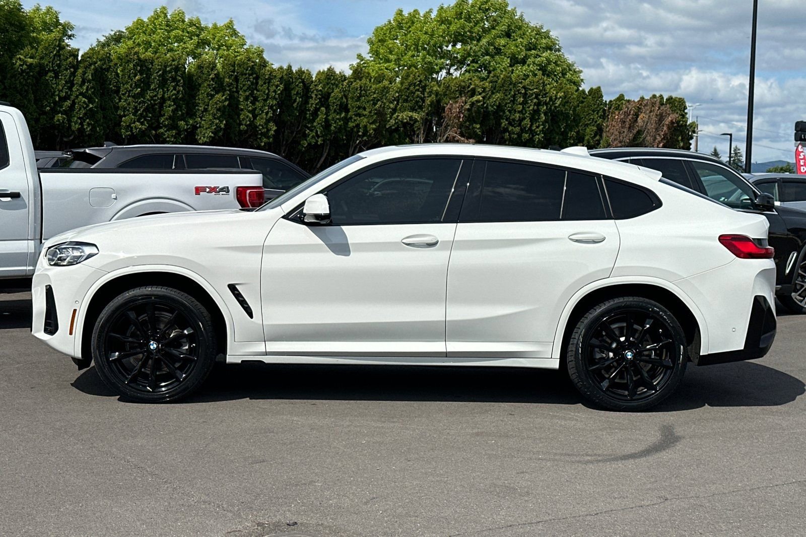 Used 2025 BMW X4 xDrive30i w/ Premium Package AWD/4WD image 7