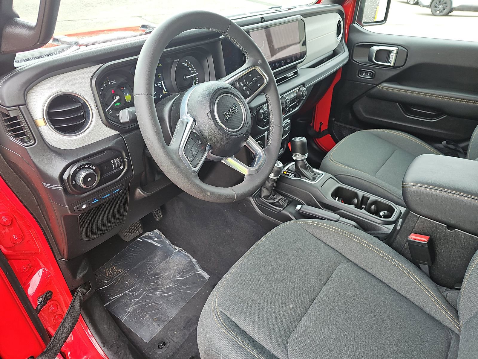 Used 2025 Jeep Wrangler Unlimited Sahara AWD/4WD image 11