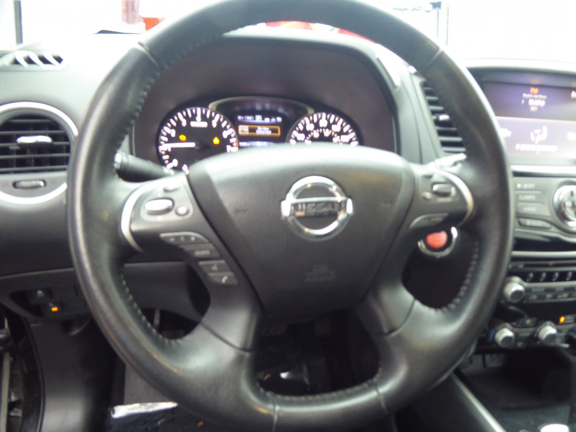 Used 2019 Nissan Pathfinder SV image 11