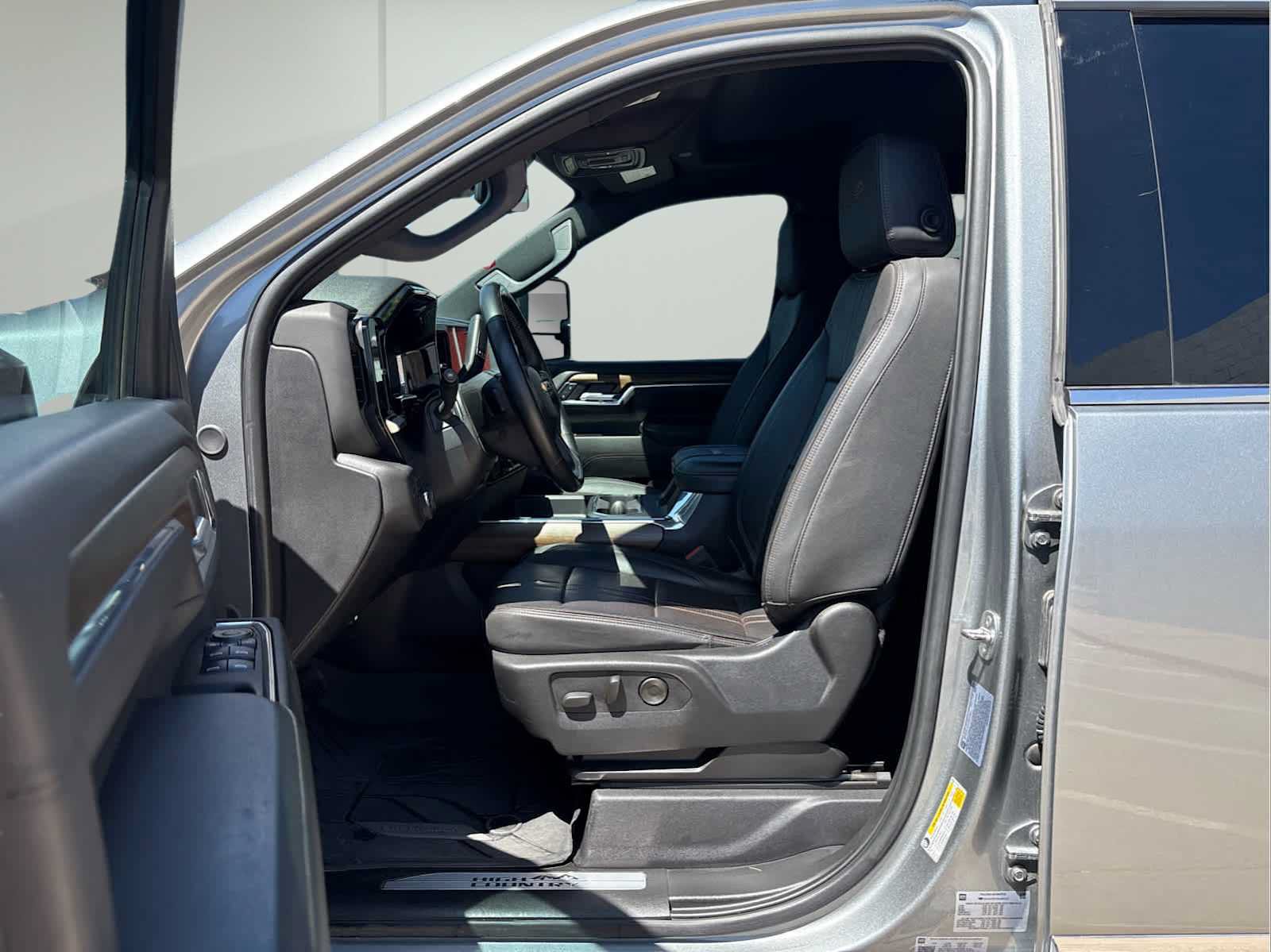 Used 2024 Chevrolet Silverado 2500 High Country w/ Max Trailering Package AWD/4WD image 10