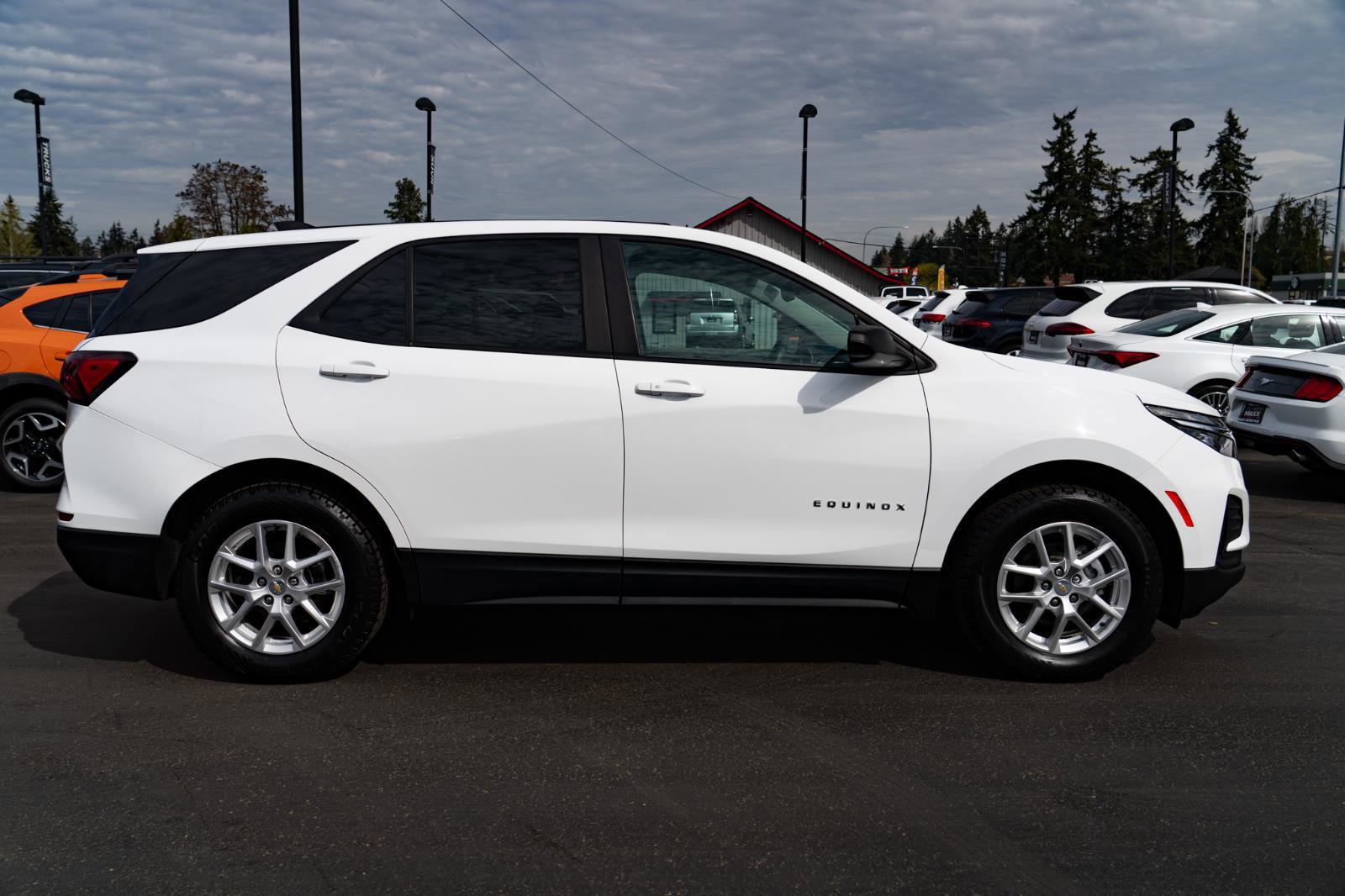 Used 2022 Chevrolet Equinox LS w/ LS Convenience Package AWD/4WD image 8