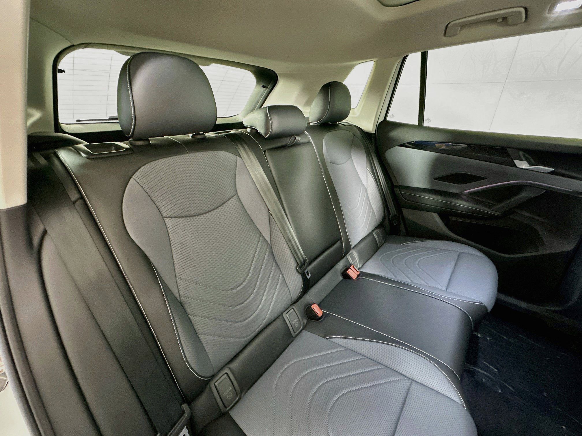 New 2026 Volkswagen Tiguan SE AWD/4WD image 25