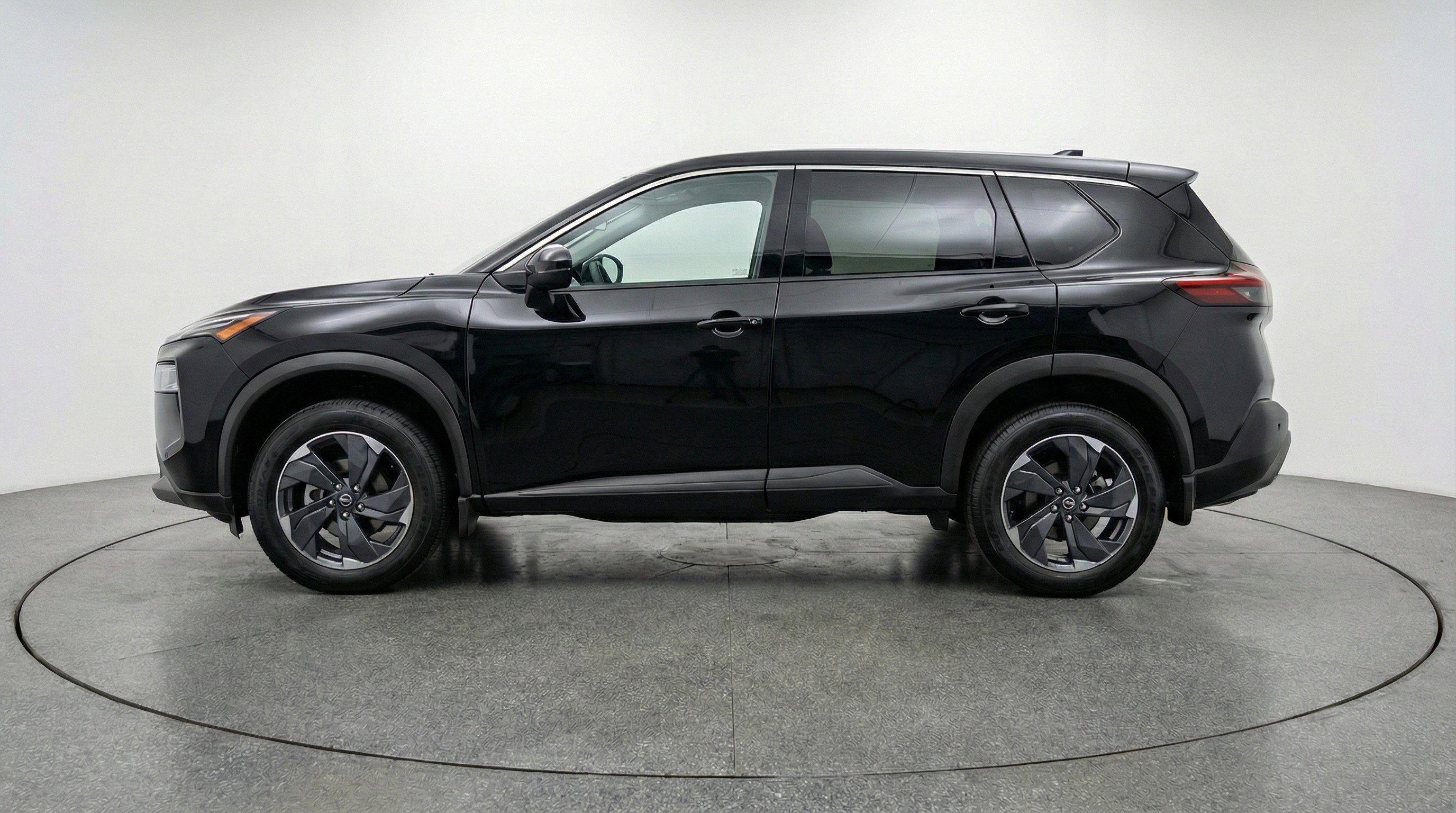 Used 2025 Nissan Rogue SV FWD image 5