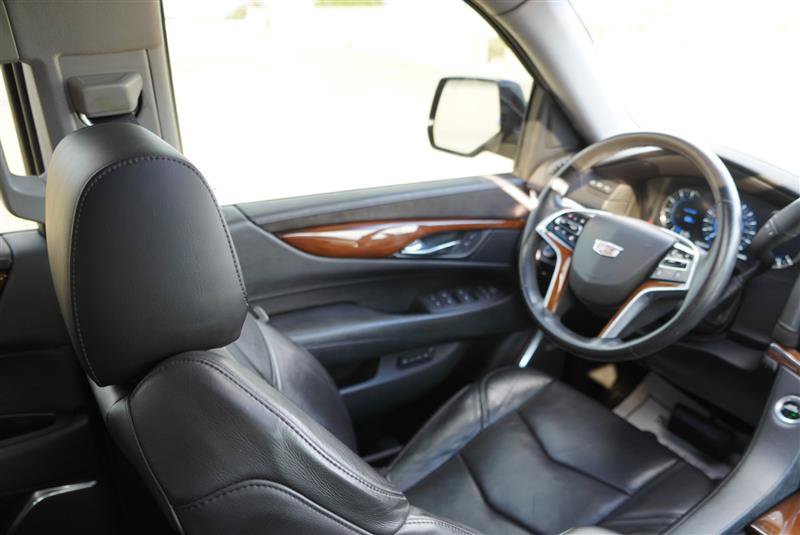 Used 2017 Cadillac Escalade Luxury AWD/4WD image 45