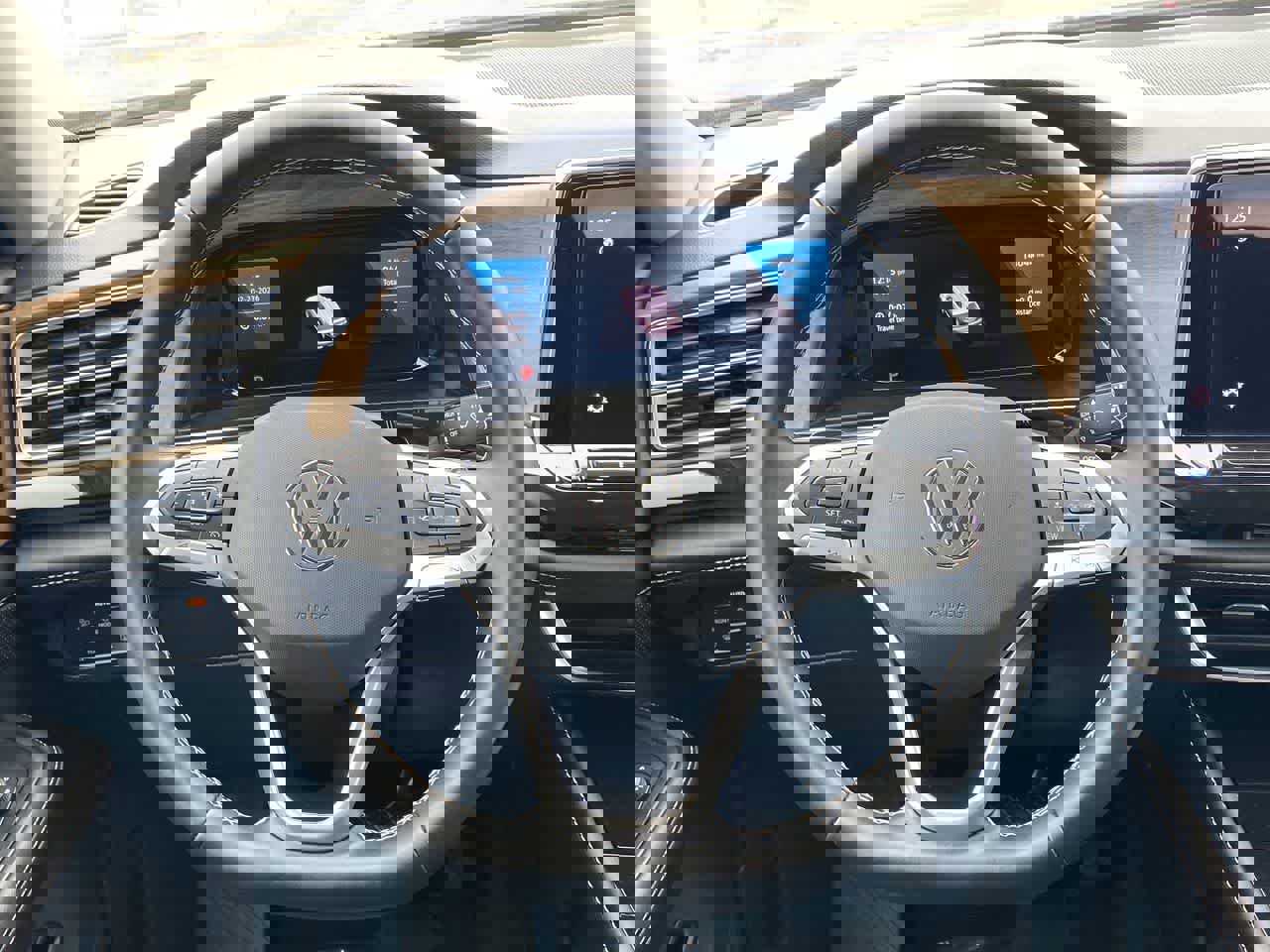 Used 2025 Volkswagen Atlas SE image 14