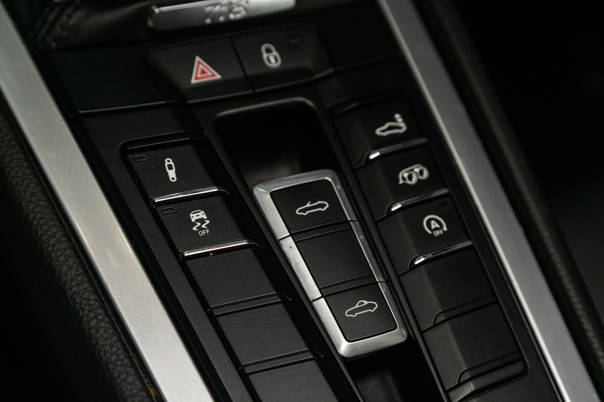 Used 2018 Porsche 718 Boxster Roadster w/ Sport Chrono Package image 30