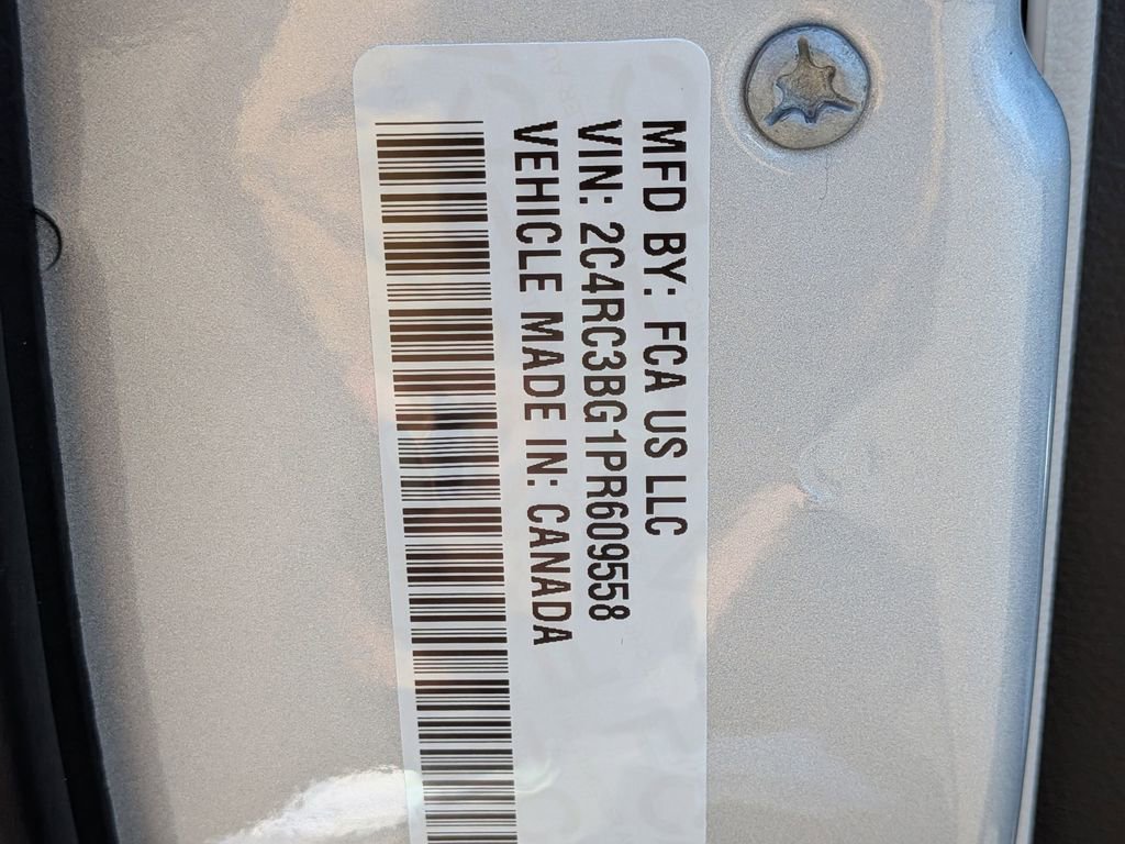 Used 2023 Chrysler Pacifica Touring-L AWD/4WD image 8