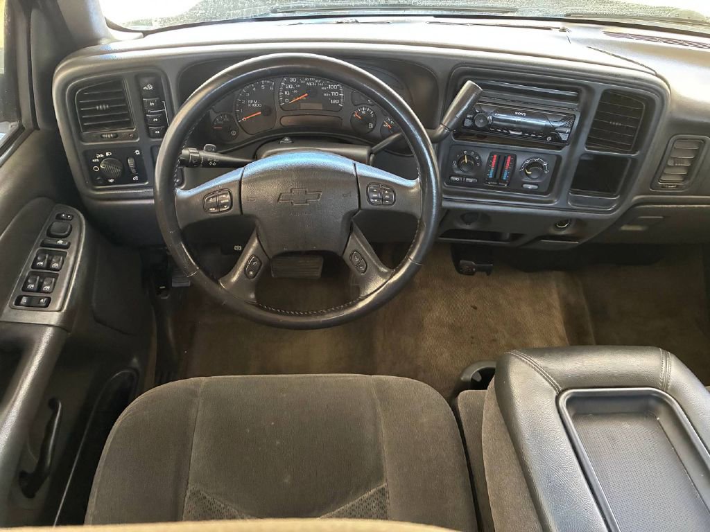 Used 2005 Chevrolet Silverado 2500 LS w/ Skid Plate Package AWD/4WD image 17