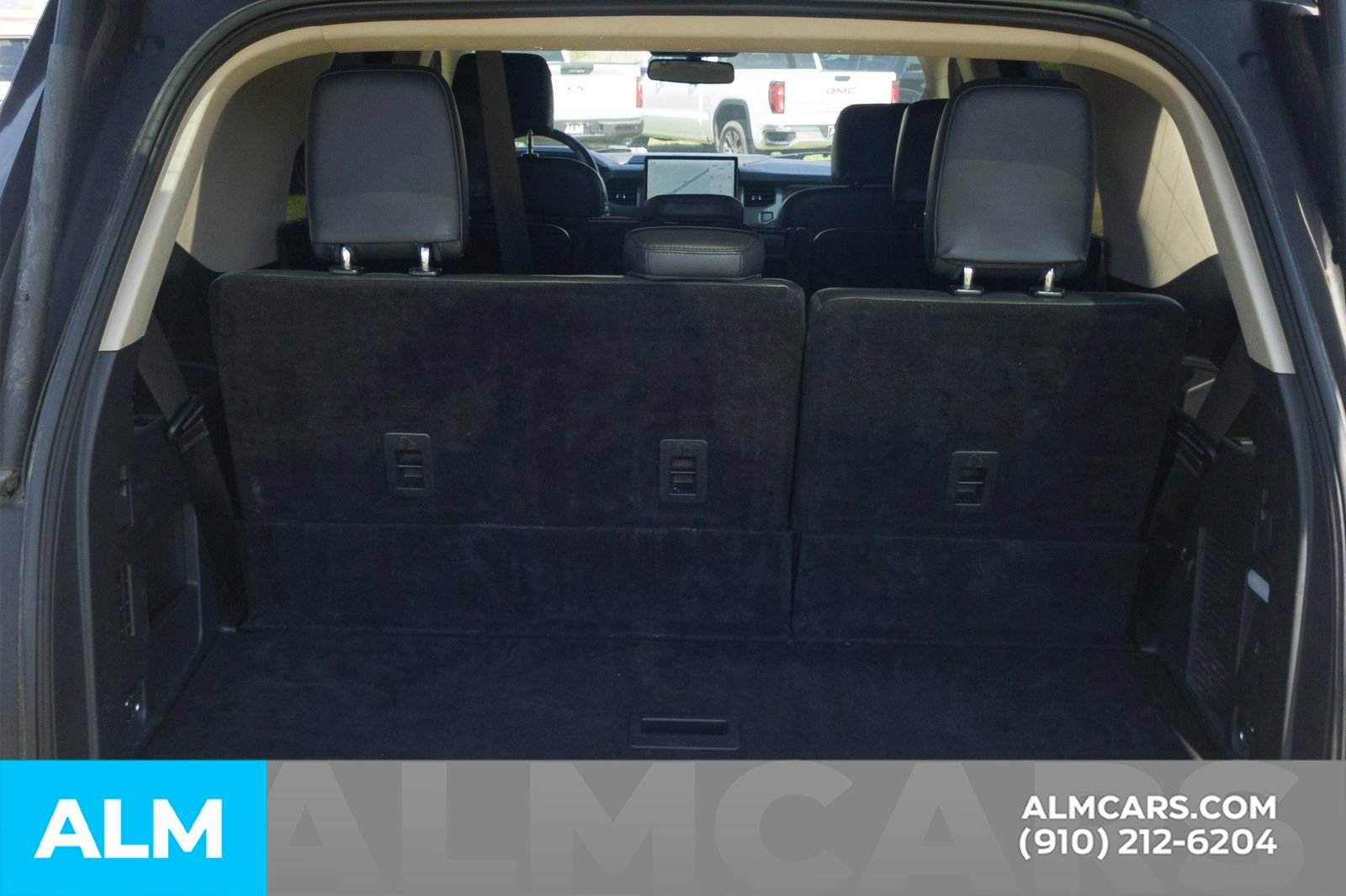 Used 2024 Ford Expedition XLT AWD/4WD image 9