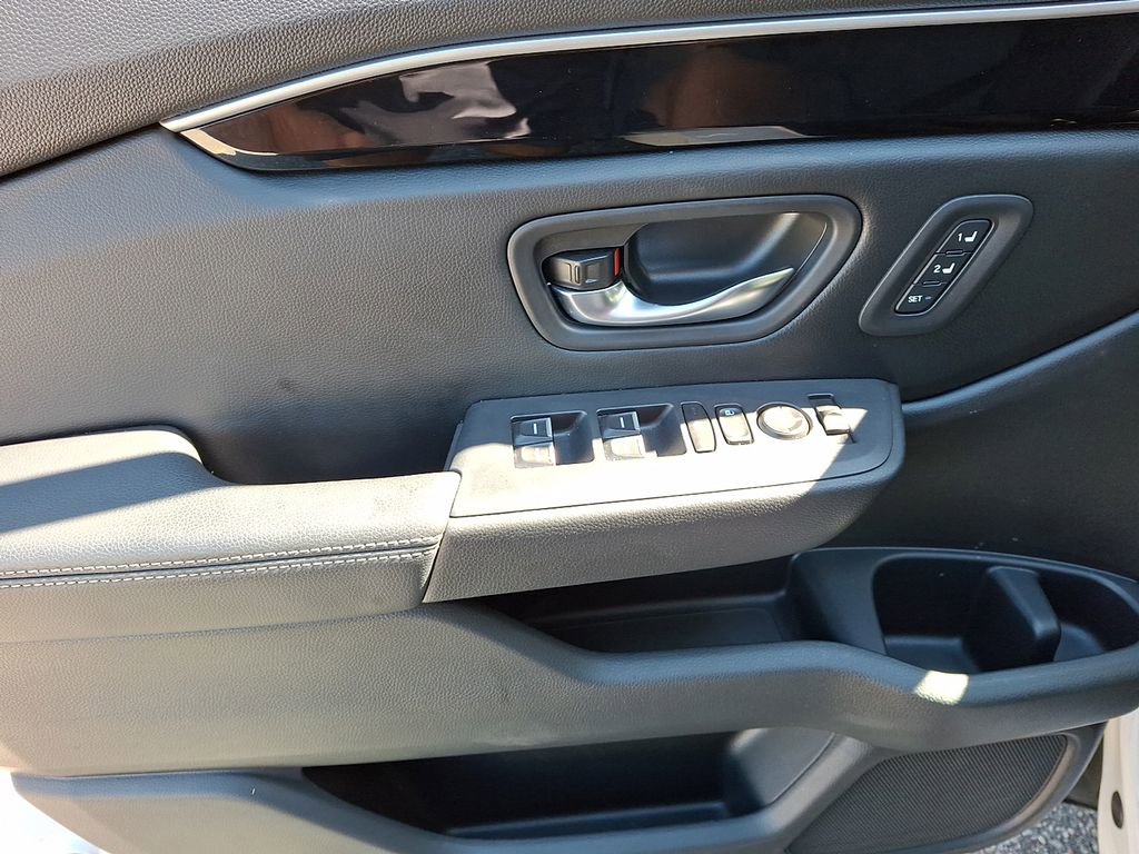 Used 2025 Honda Pilot EX-L image 14