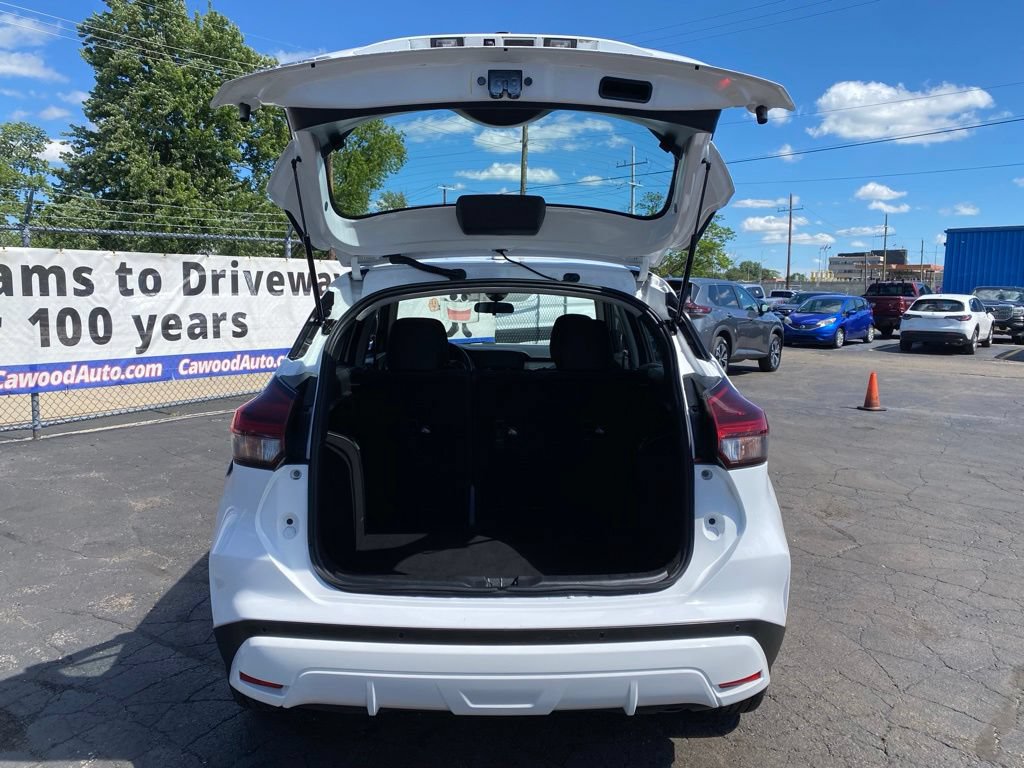 Used 2023 Nissan Kicks S FWD image 4