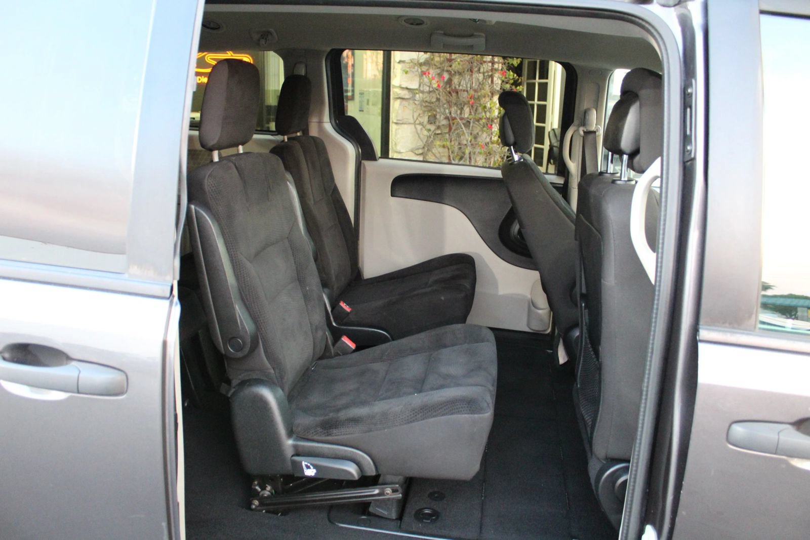 Used 2019 Dodge Grand Caravan SE FWD image 11
