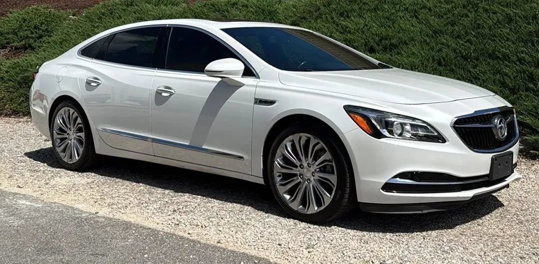 Used 2017 Buick LaCrosse Essence w/ Sun and Shade Package FWD image 3