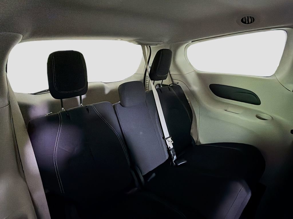Used 2023 Chrysler Voyager LX image 28