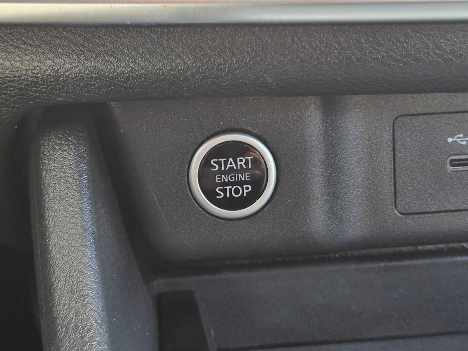 Used 2023 Nissan Rogue SV FWD image 31