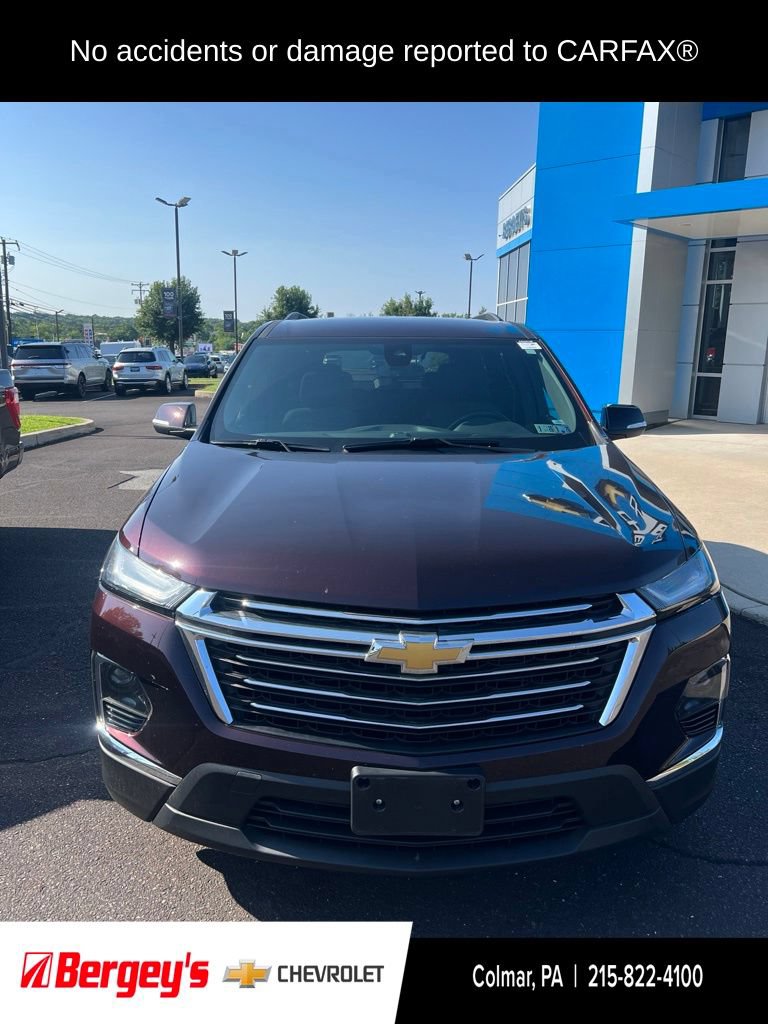 Used 2023 Chevrolet Traverse LT FWD image 2