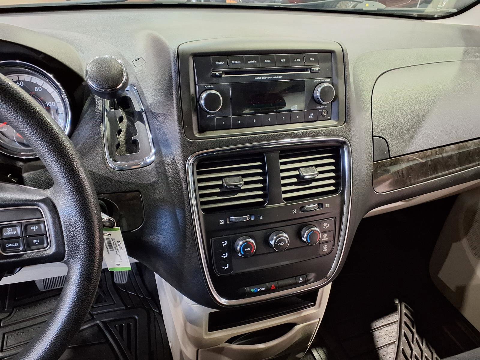 Used 2014 Dodge Grand Caravan SE image 8