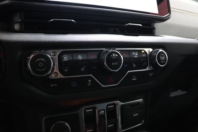 Used 2024 Jeep Wrangler Unlimited AWD/4WD image 28