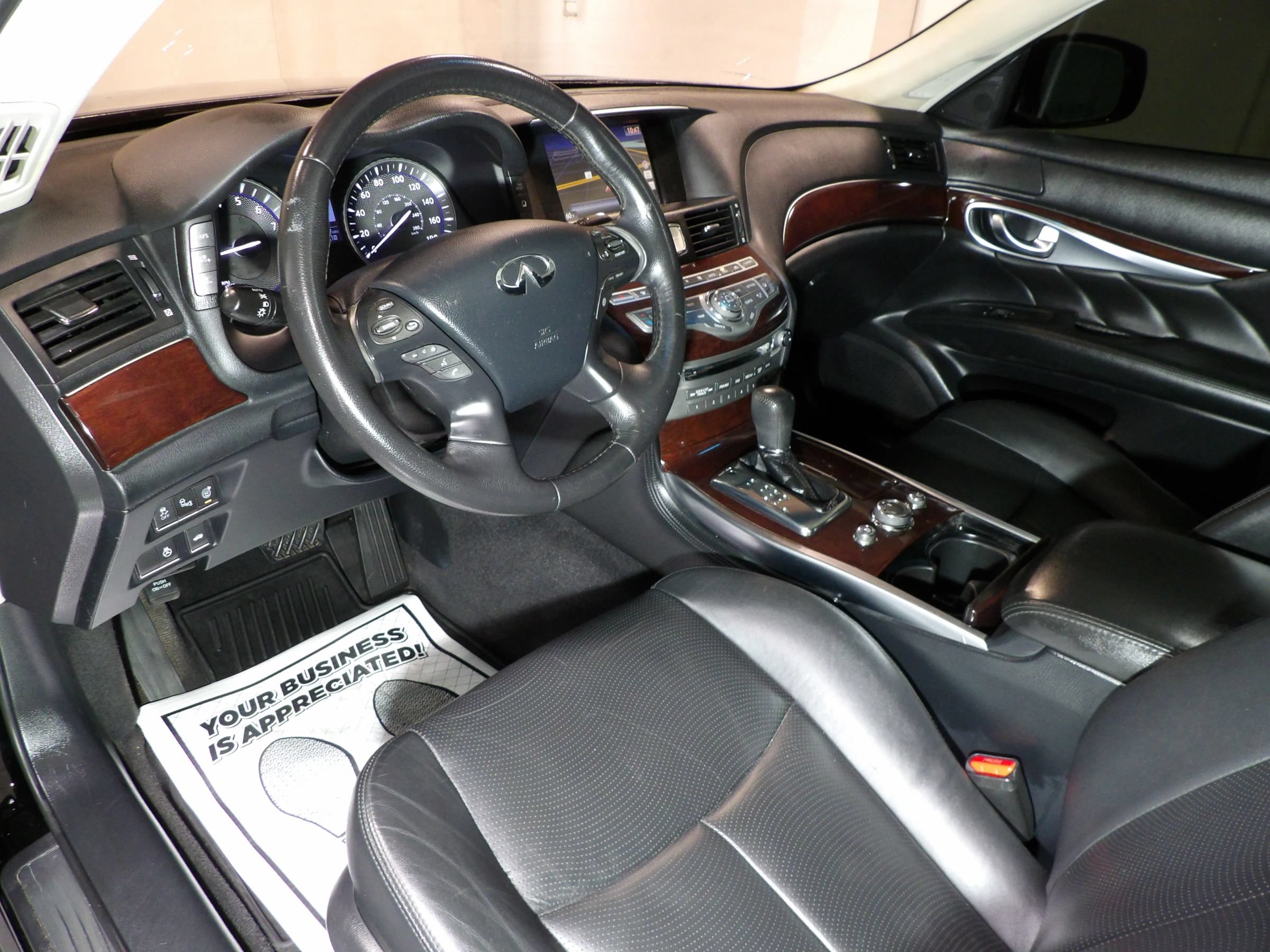 Used 2016 INFINITI Q70 L 3.7 w/ Technology Package AWD/4WD image 11