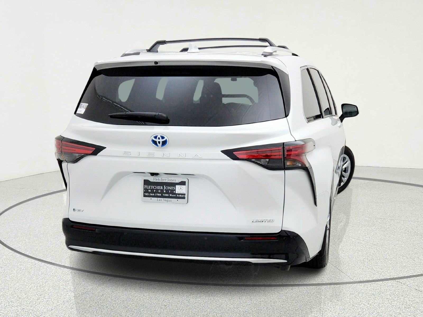 Used 2025 Toyota Sienna Limited FWD image 10