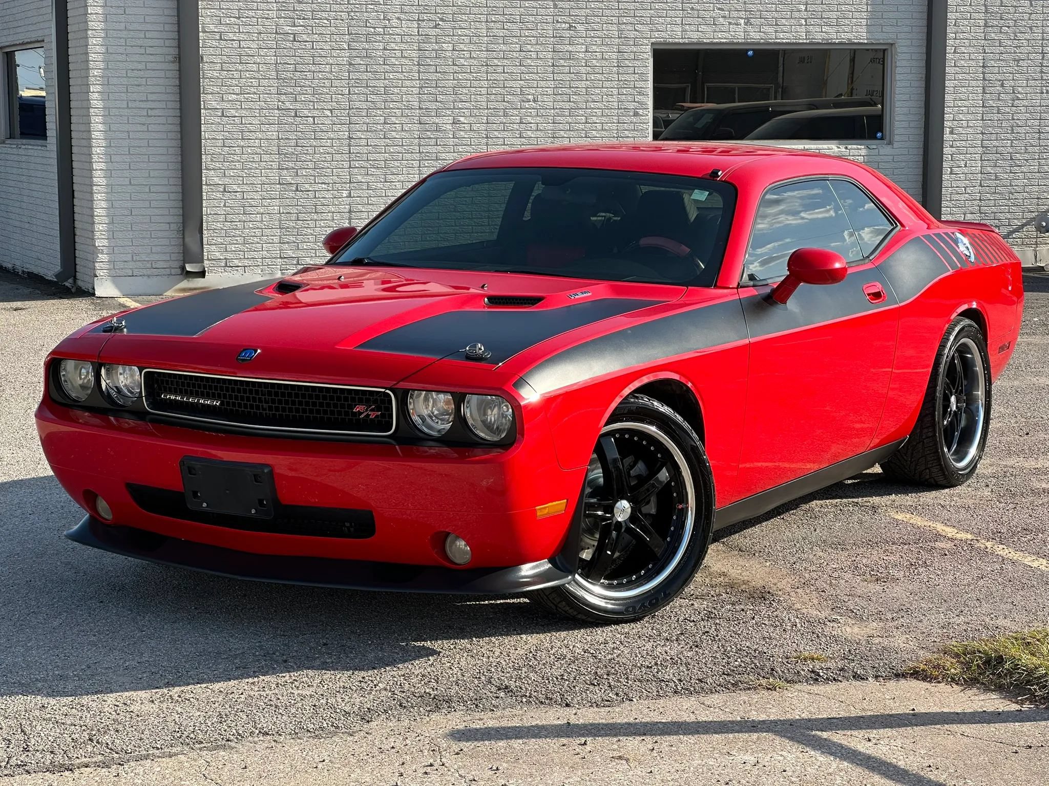 Used 2009 Dodge Challenger R/T RWD image 2