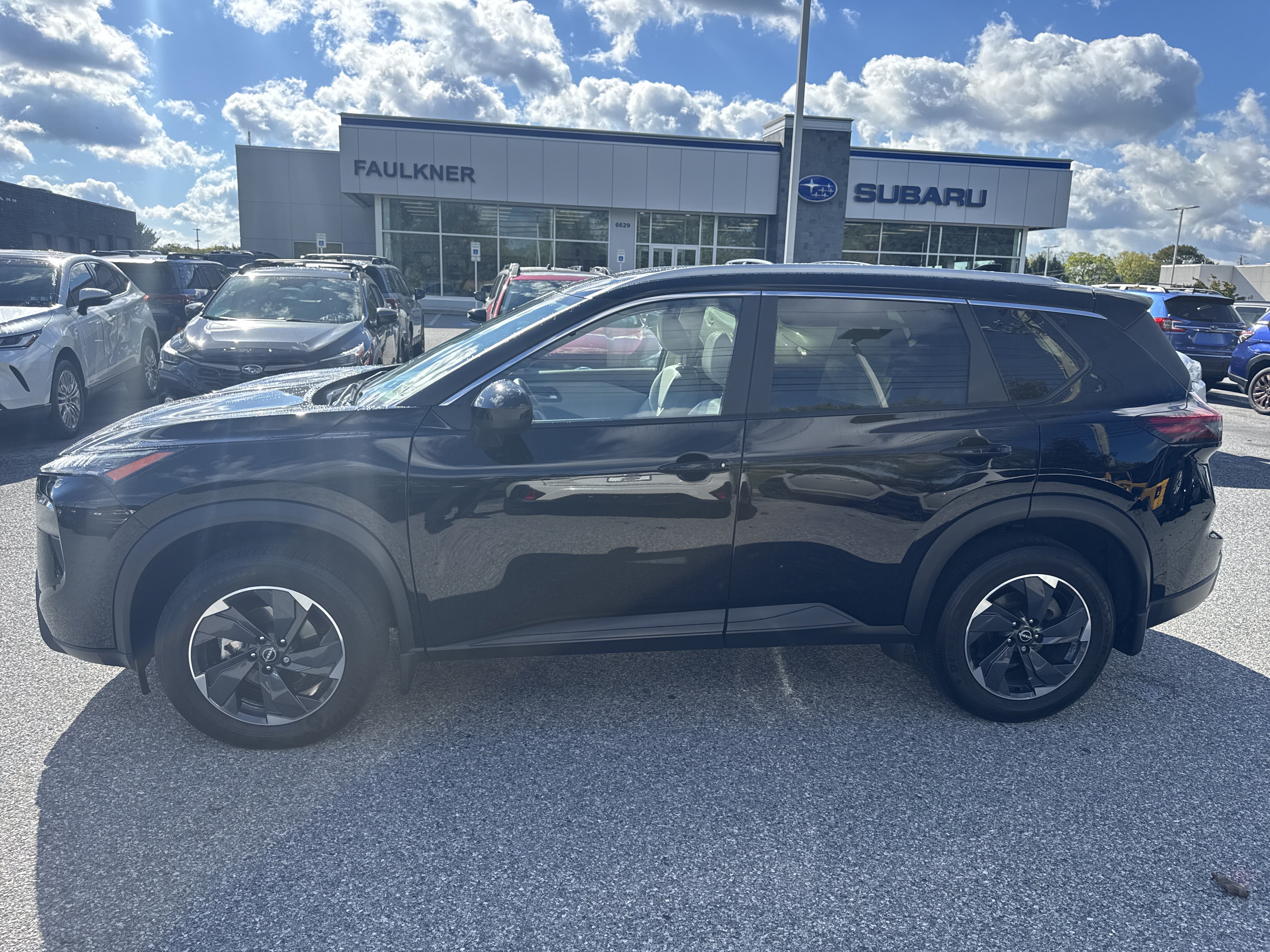 Used 2024 Nissan Rogue SV w/ SV Premium Package AWD/4WD image 25