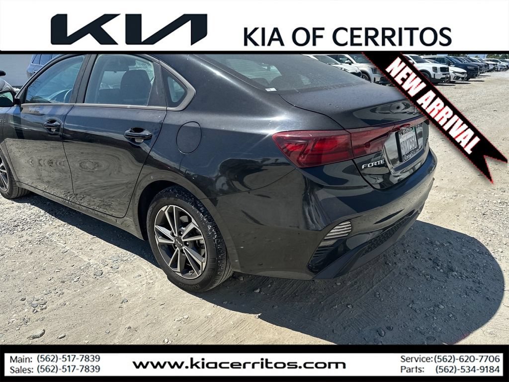 Certified 2022 Kia Forte LXS FWD image 3