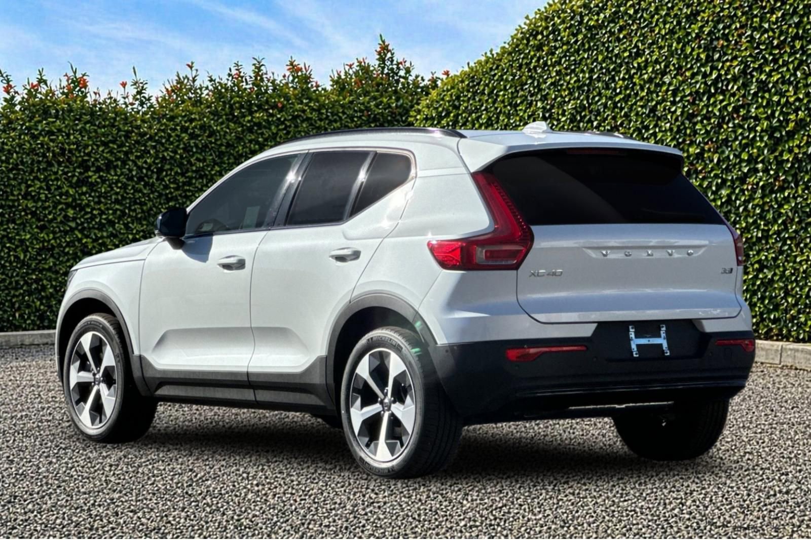 New 2026 Volvo XC40 B5 Plus w/ Protection Package Premier AWD/4WD image 4