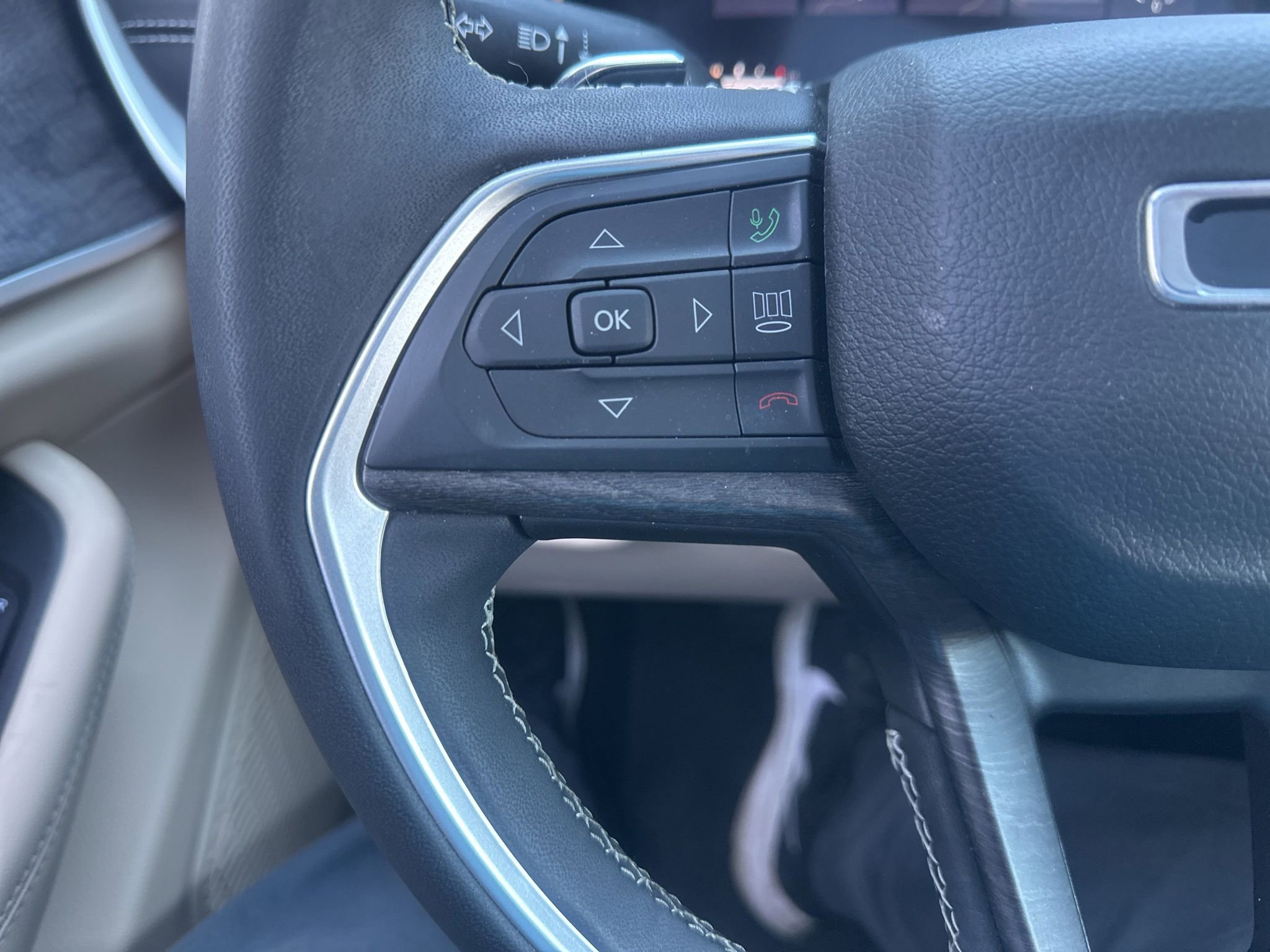 Used 2023 Jeep Grand Cherokee Limited image 27