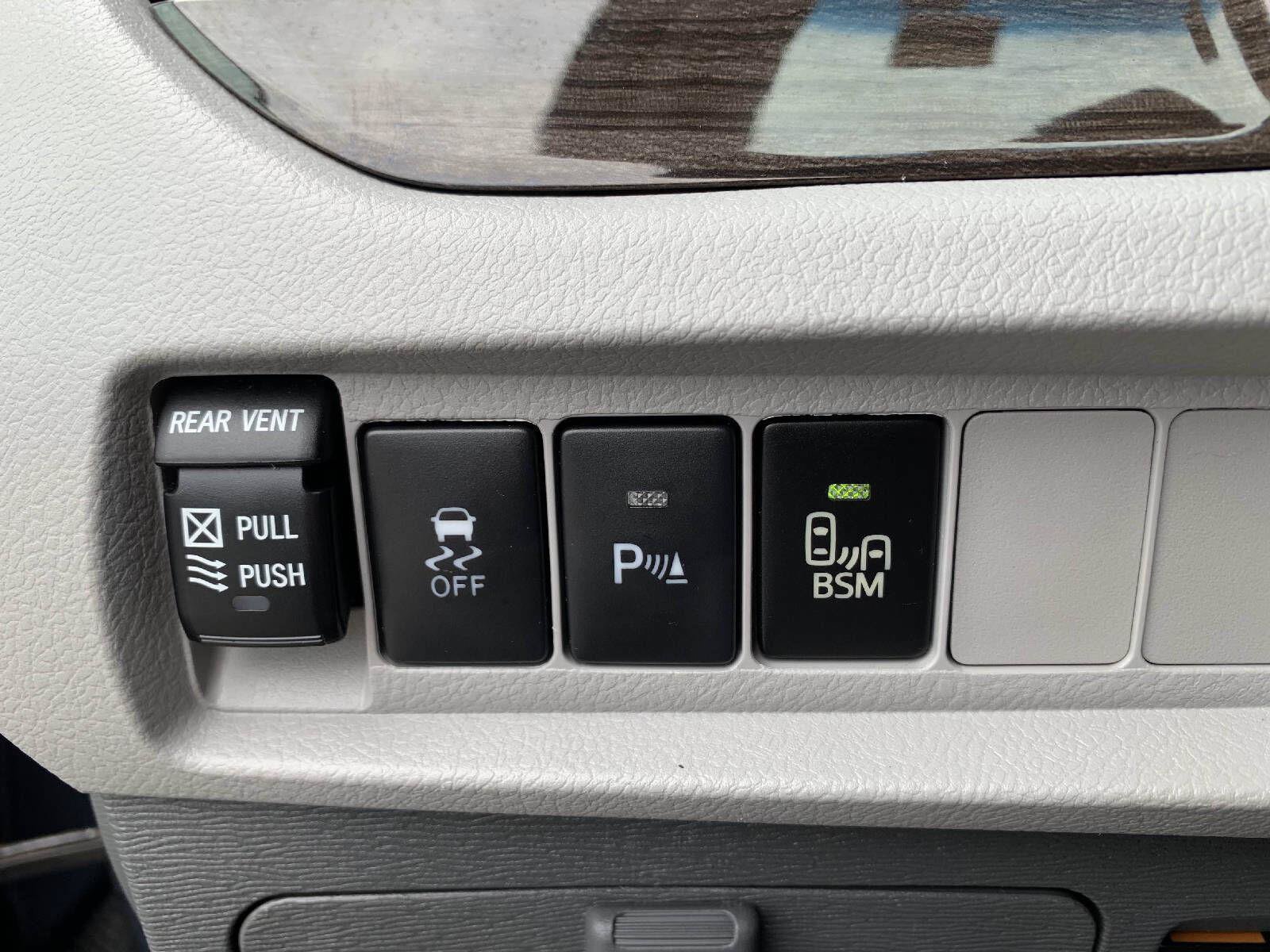Used 2017 Toyota Sienna XLE Premium FWD image 12