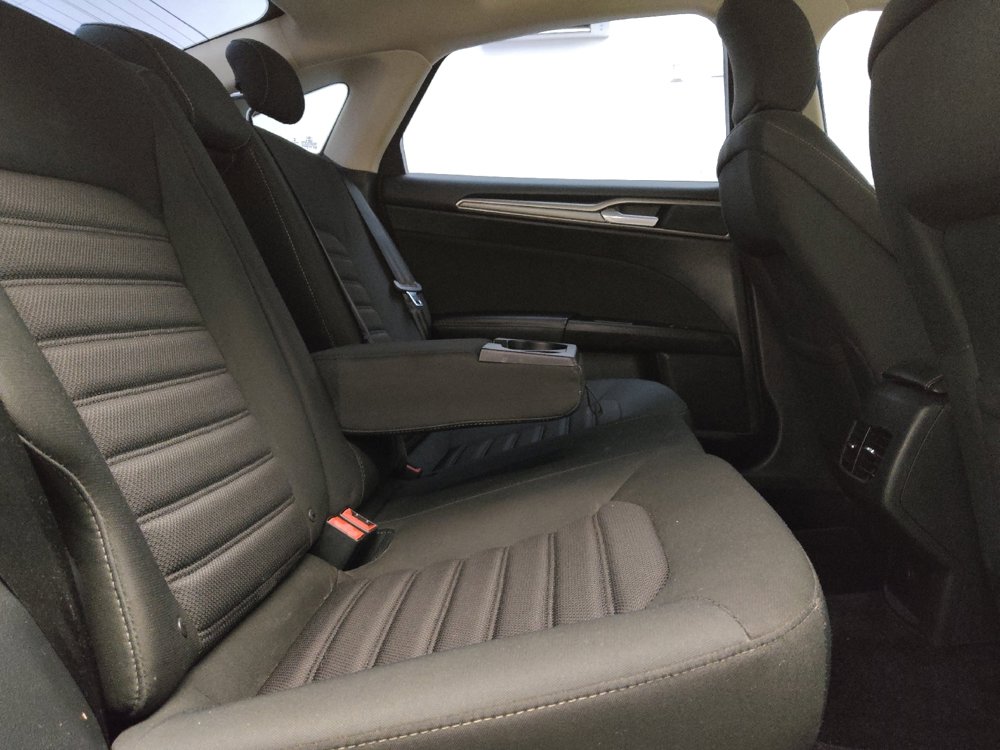 Used 2017 Ford Fusion SE w/ Fusion SE Technology Package FWD image 19