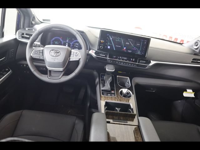 Used 2025 Toyota Sienna Limited AWD/4WD image 36