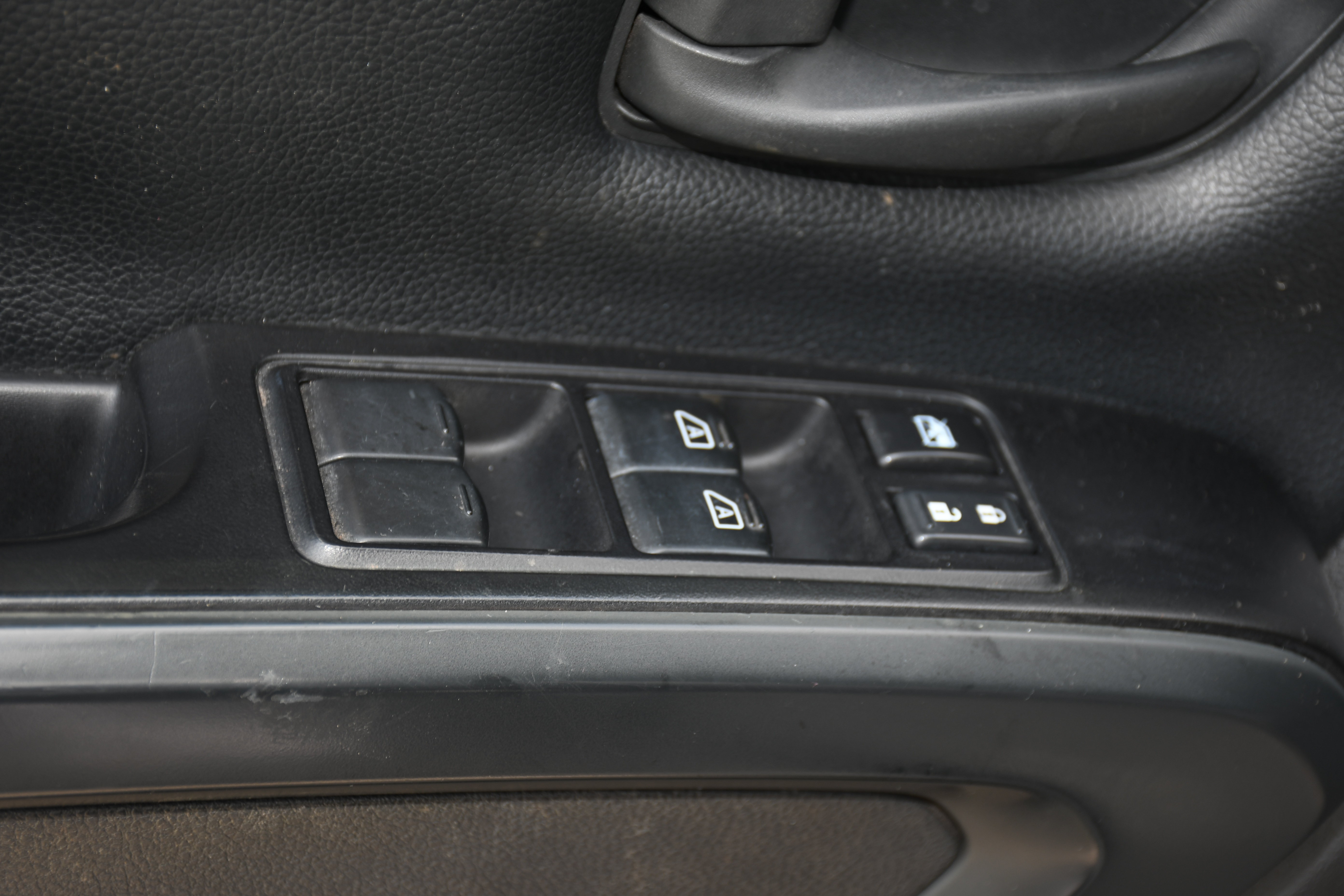 Used 2017 Nissan Titan S RWD image 10