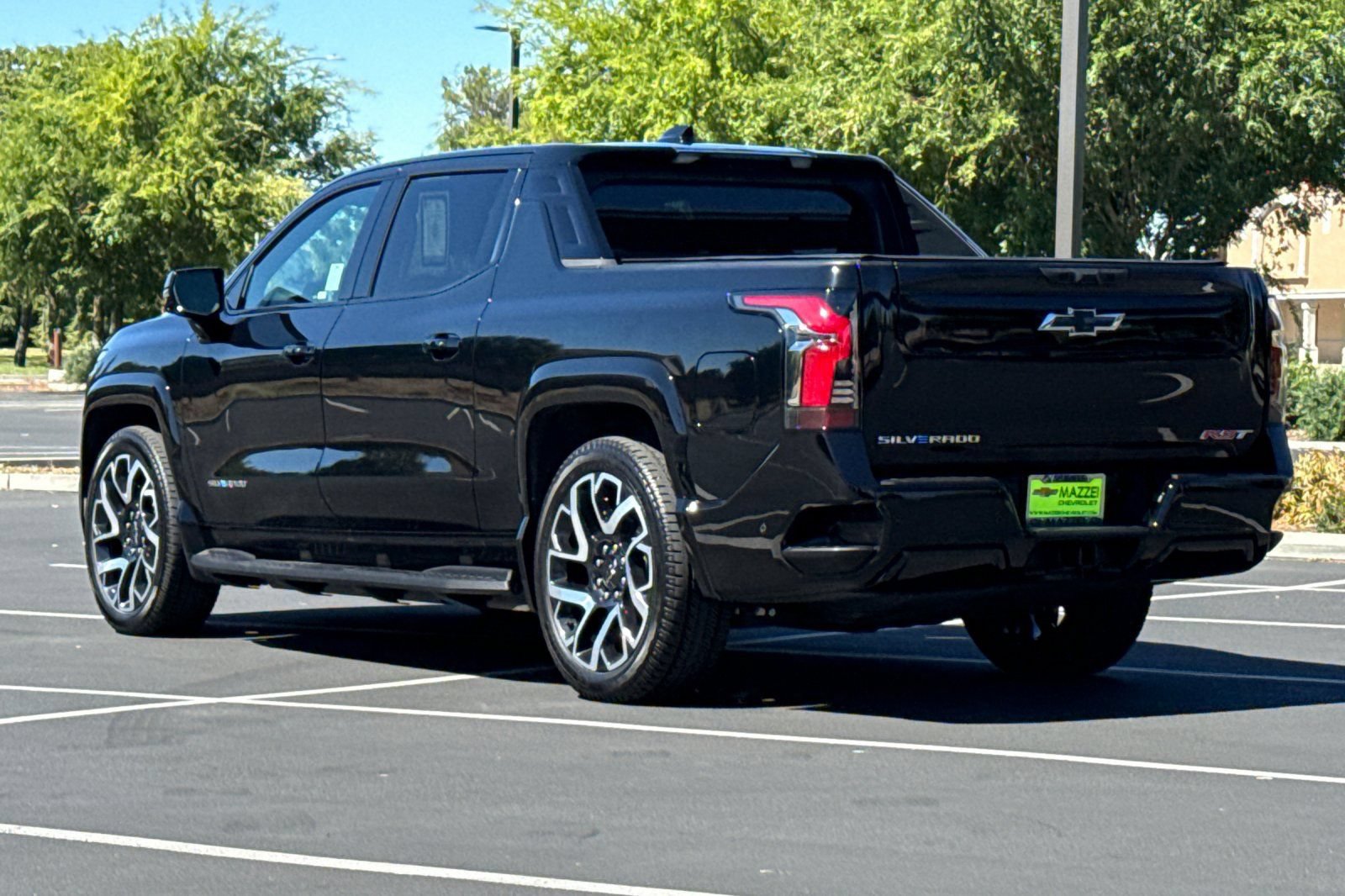 Used 2025 Chevrolet Silverado EV RST AWD/4WD image 3