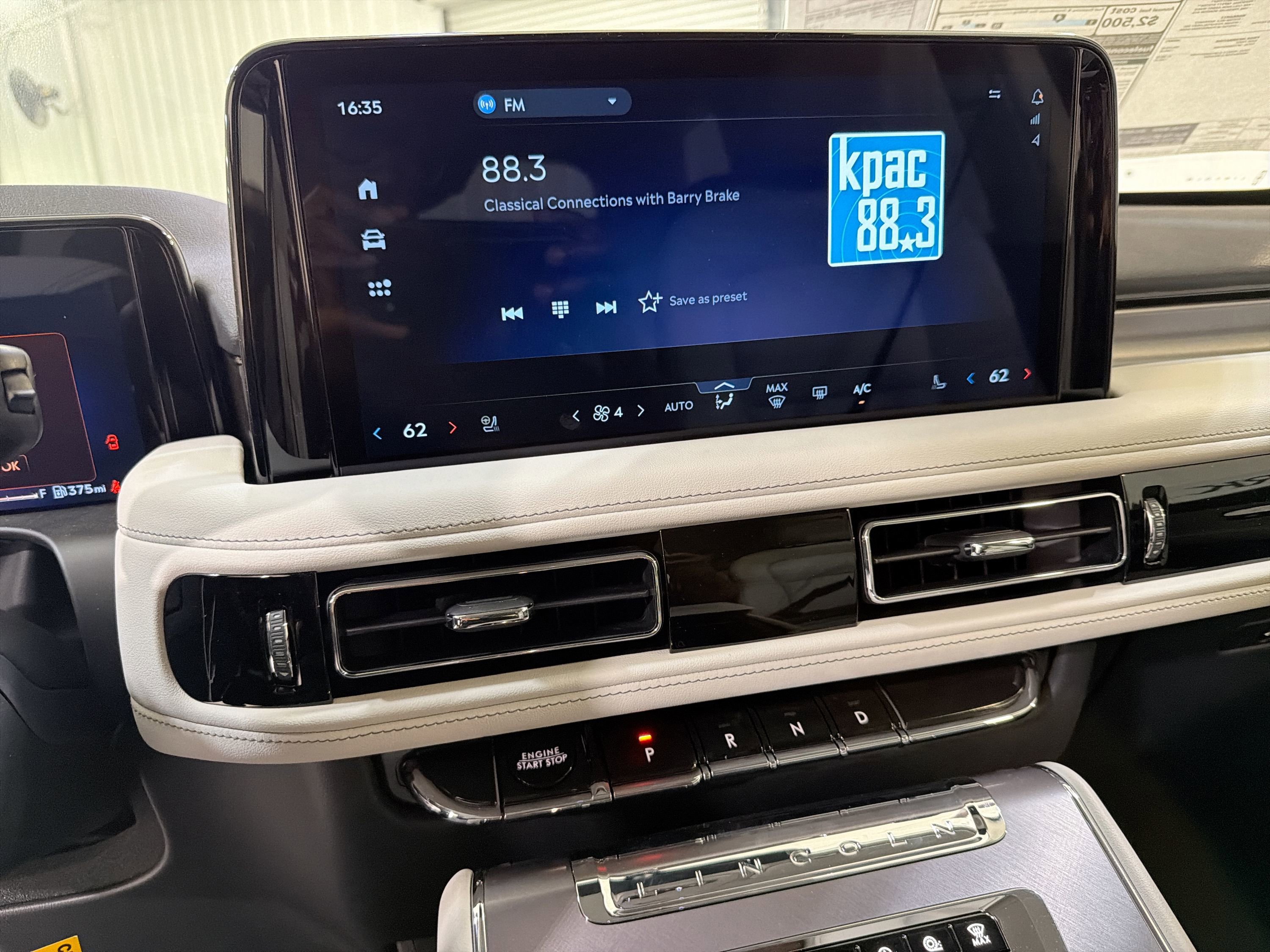 New 2026 Lincoln Aviator AWD image 17