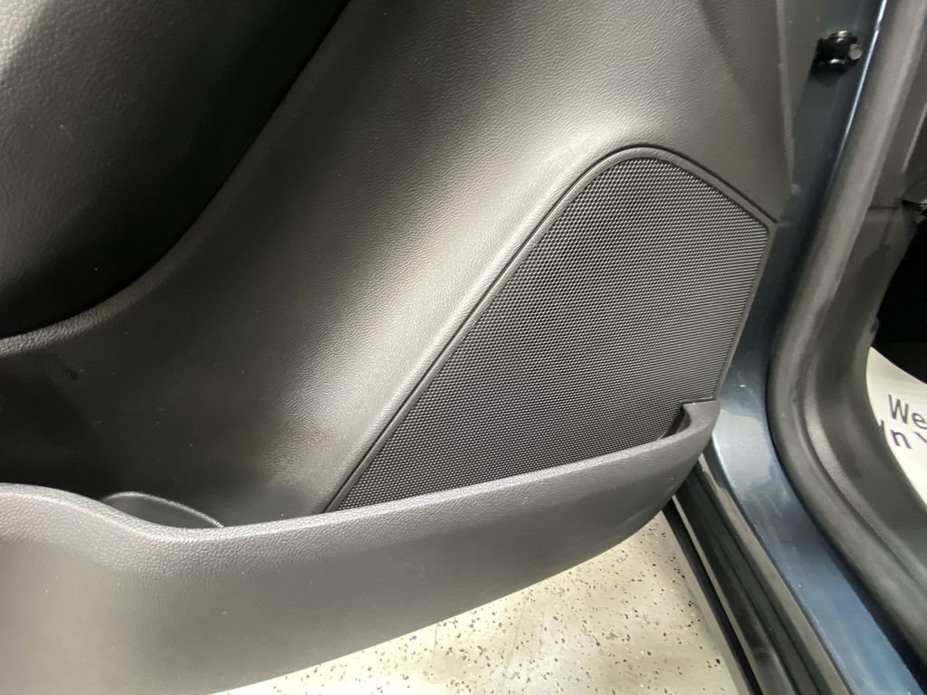 Certified 2022 Chevrolet Trax LT w/ Driver Confidence Package image 33