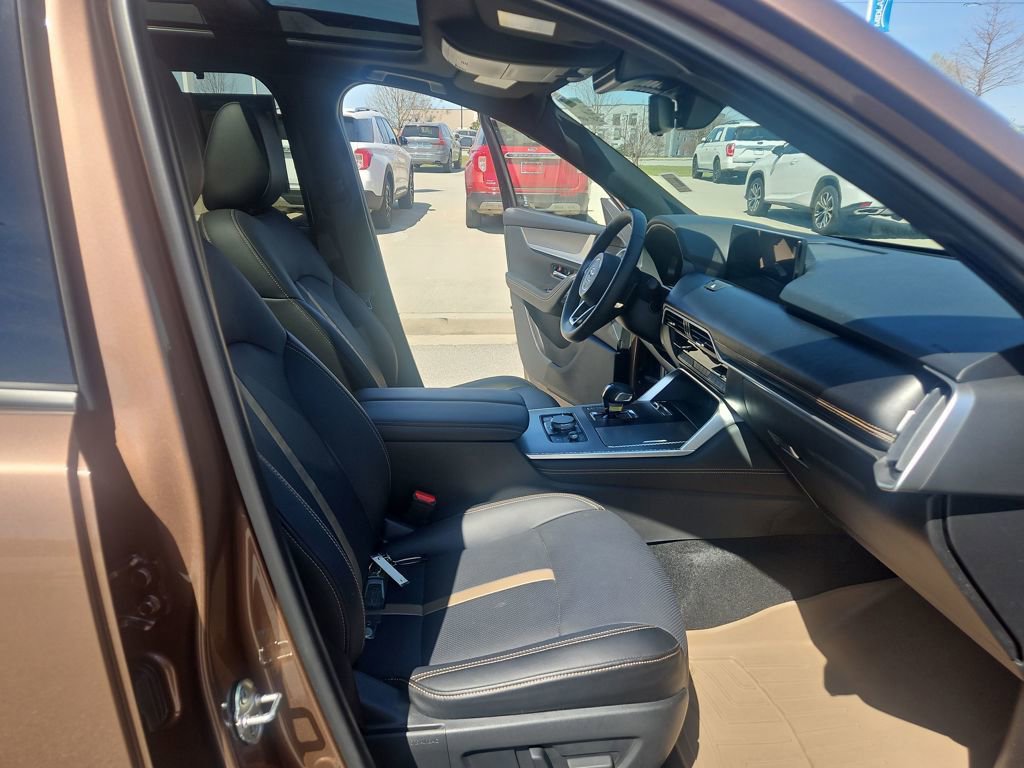 Used 2025 MAZDA CX-70 3.3 Turbo S w/ Premium Package image 33