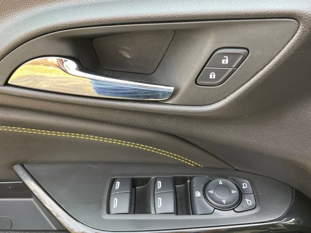 Certified 2025 Chevrolet Trax LT w/ LT Convenience Package image 24