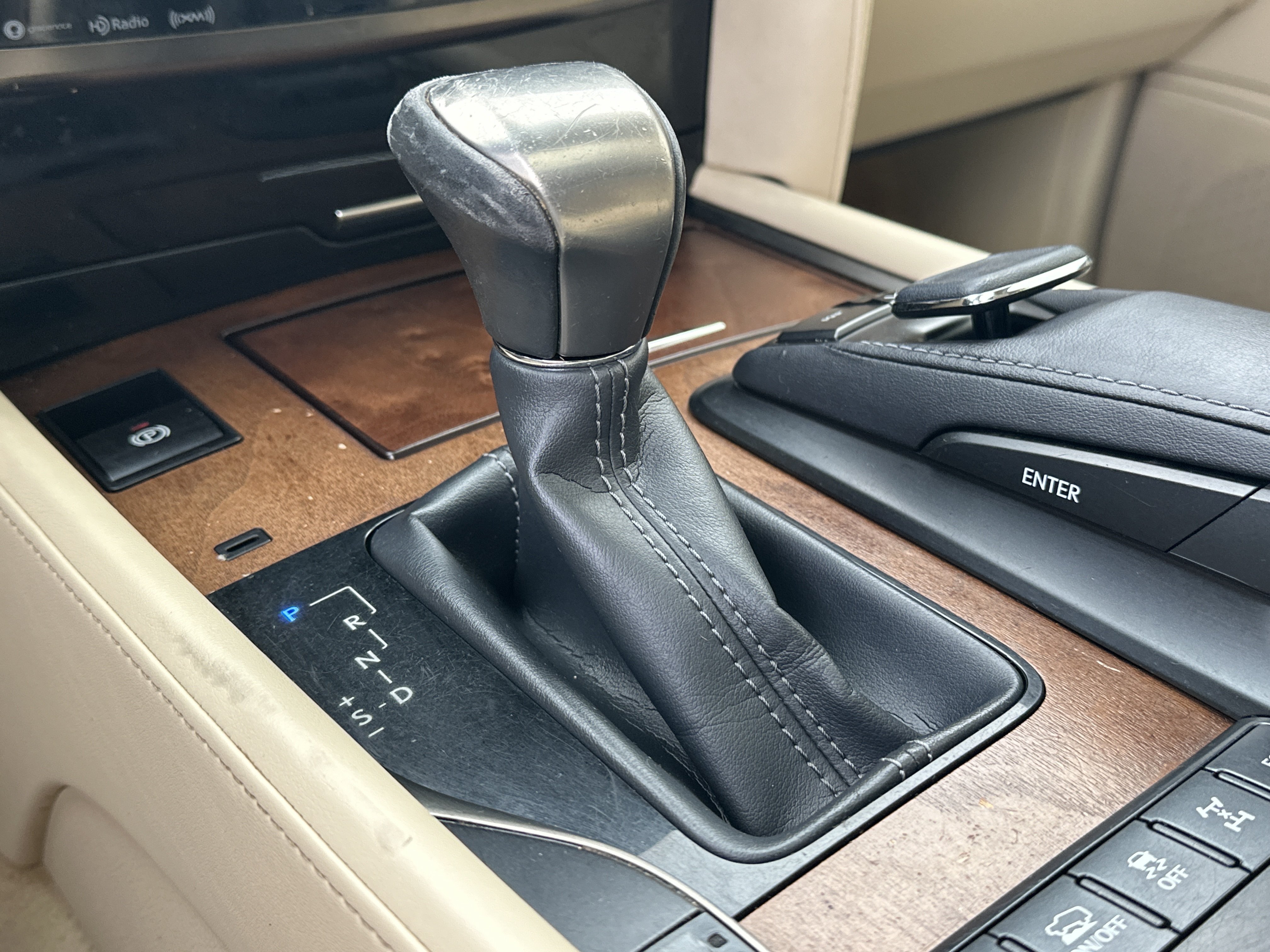 Used 2018 Lexus LX 570 4WD w/ Luxury Package image 31