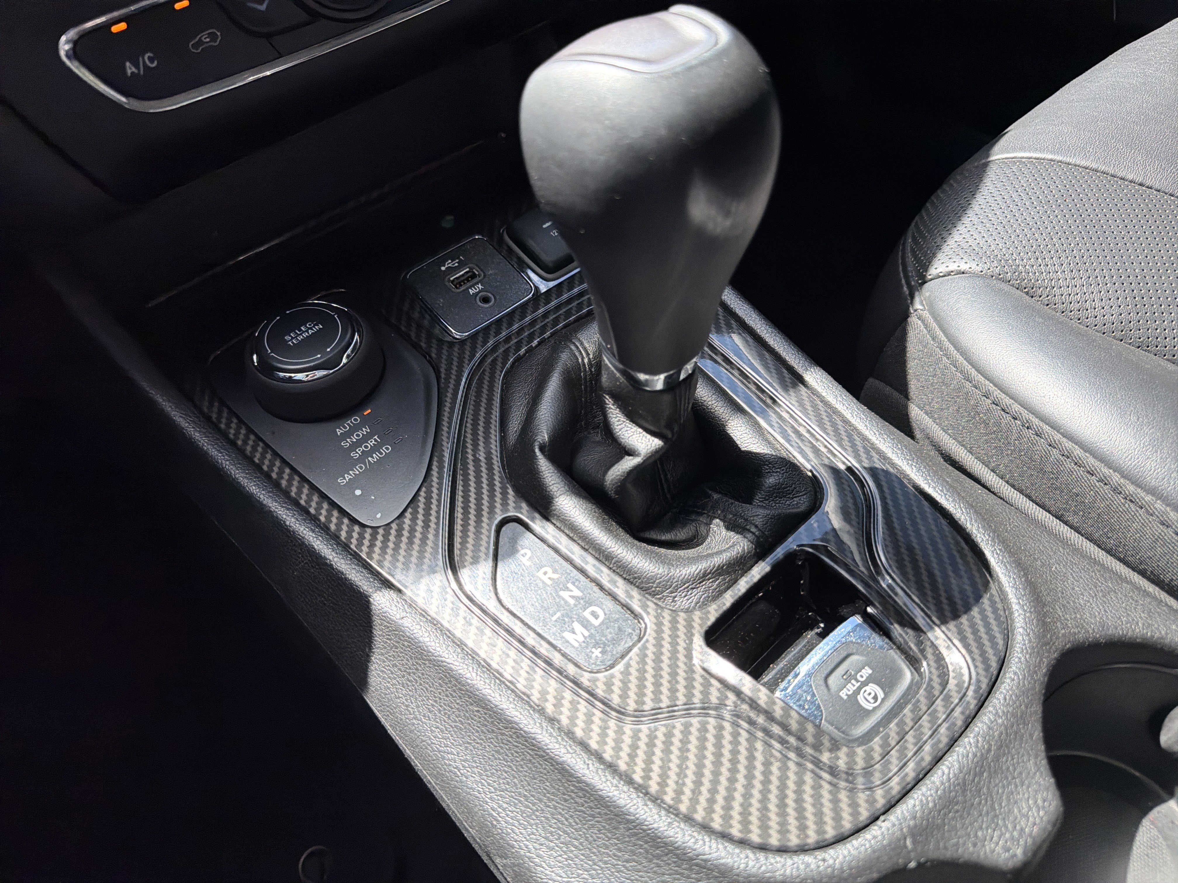 Certified 2019 Jeep Cherokee Limited w/ Luxury Group AWD/4WD image 30