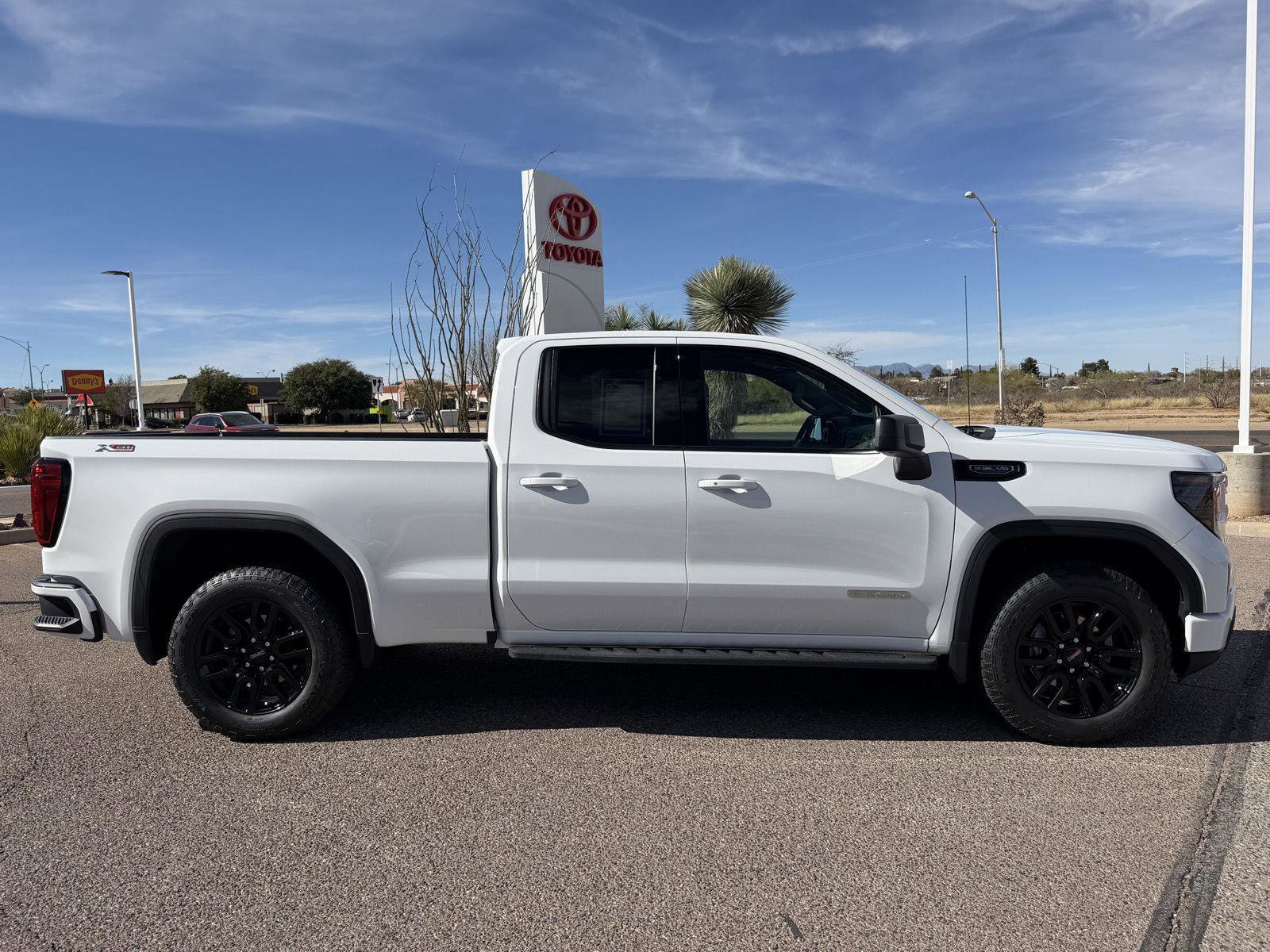Used 2025 GMC Sierra 1500 Elevation w/ Preferred Package image 8