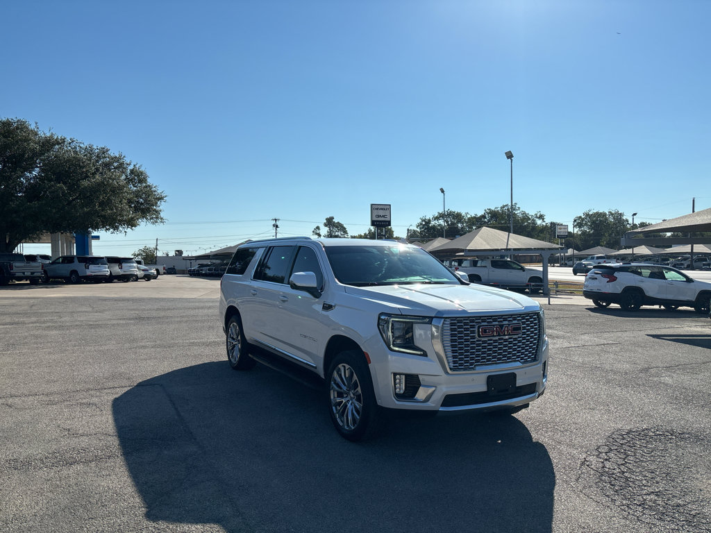 Certified 2024 GMC Yukon XL Denali w/ Advanced Technology Package AWD/4WD image 3