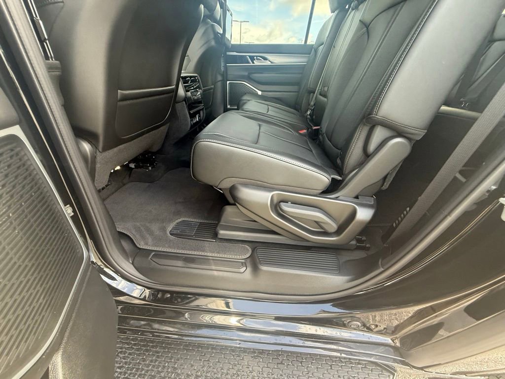 New 2025 Jeep Wagoneer L Series II w/ Premium Group I image 38