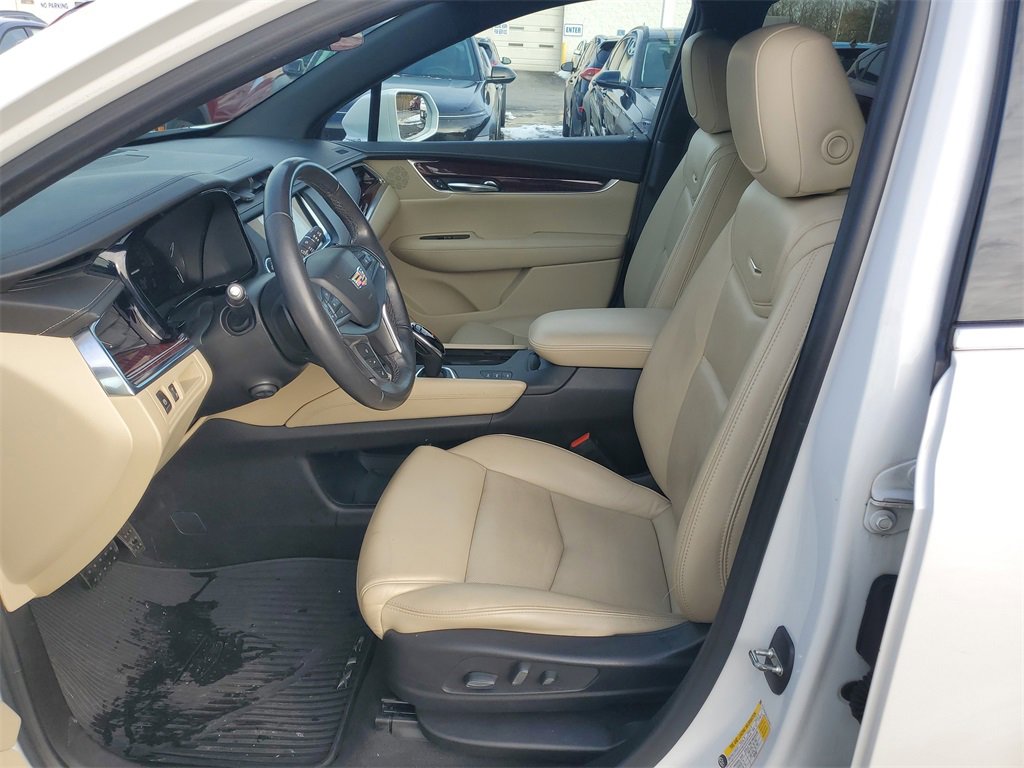 Used 2018 Cadillac XT5 Luxury w/ Driver Awareness Package image 12