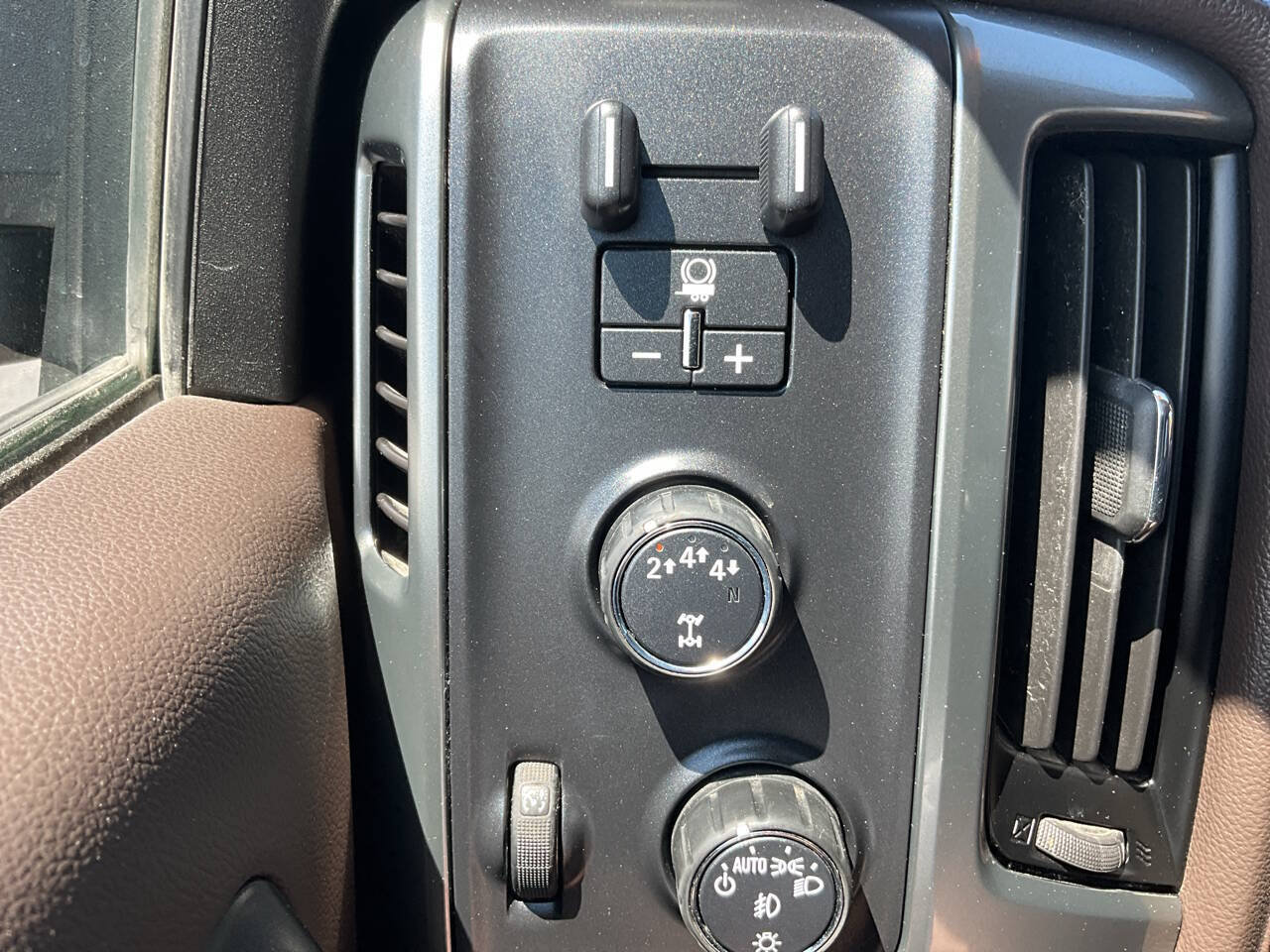 Used 2019 Chevrolet Silverado 2500 LTZ w/ Duramax Plus Package AWD/4WD image 40