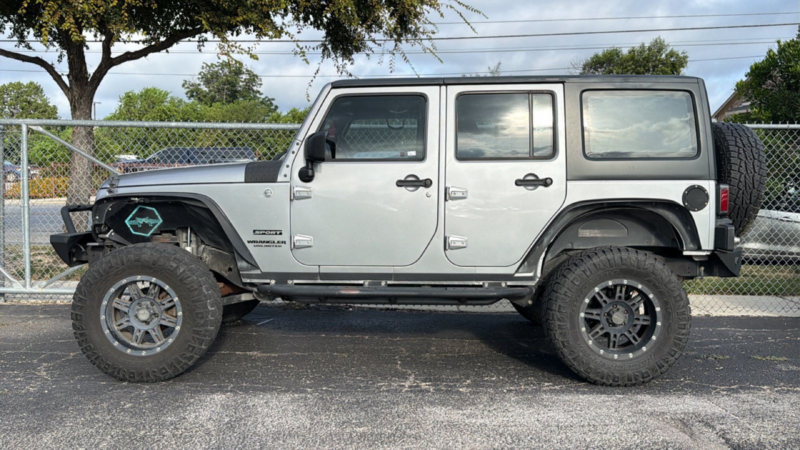 Used 2015 Jeep Wrangler Unlimited Sport w/ Connectivity Group AWD/4WD image 15
