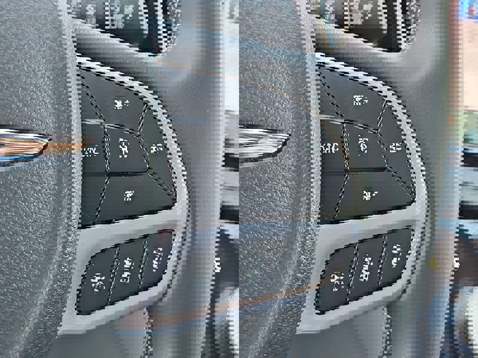 Used 2023 Chrysler Pacifica Touring-L image 26