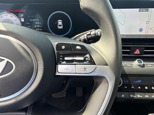 Used 2025 Hyundai Elantra SEL FWD image 23