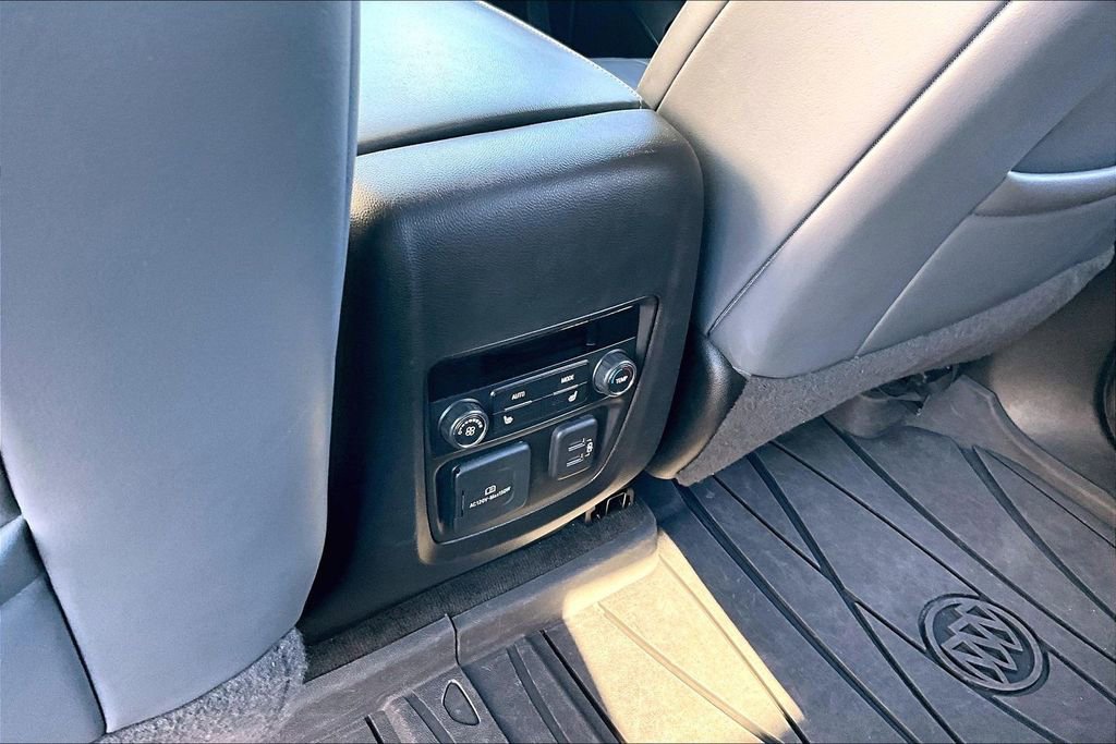 Used 2022 Buick Enclave Premium AWD/4WD image 10