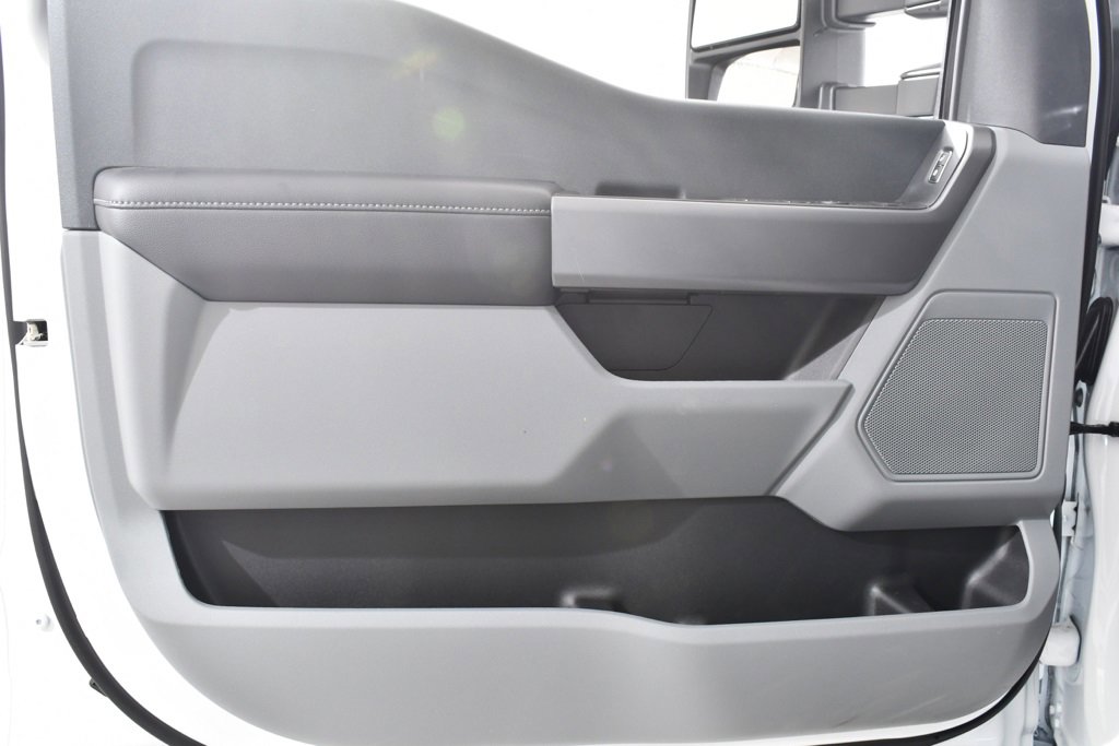 New 2025 Ford F550 4x4 Crew Cab Super Duty w/ XLT Value Package image 22